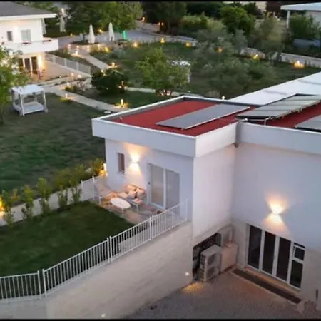 L'amarena Garden House